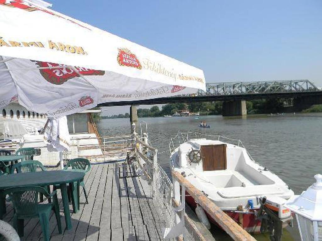 Botel Hotel Lisa Budapest Exterior photo