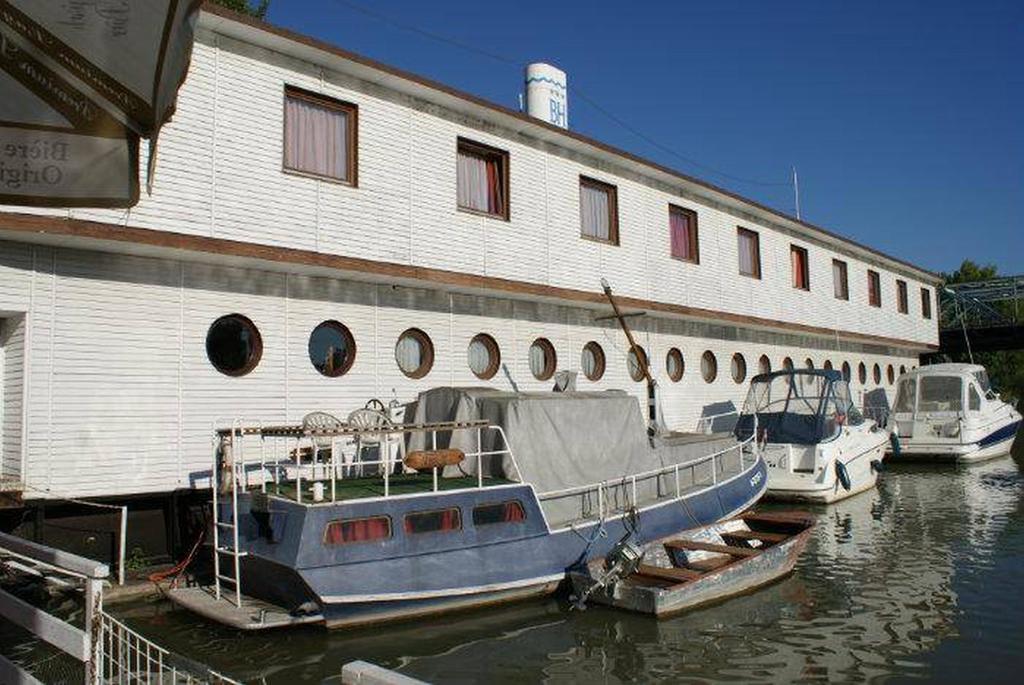 Botel Hotel Lisa Budapest Exterior photo