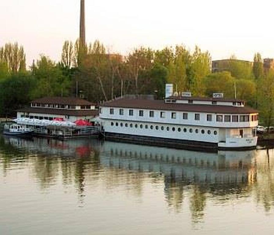 Botel Hotel Lisa Budapest Exterior photo