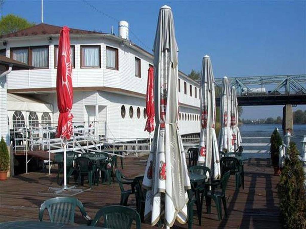 Botel Hotel Lisa Budapest Exterior photo